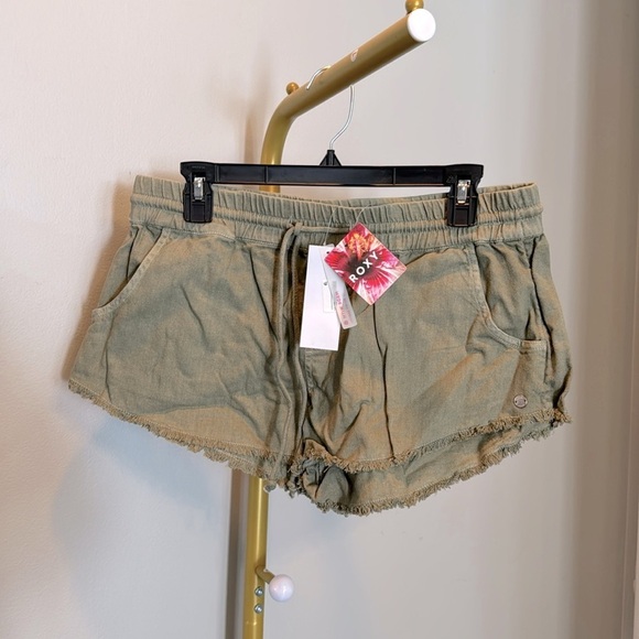 Roxy Pants - Roxy scenic route drab green shorts NWT L
